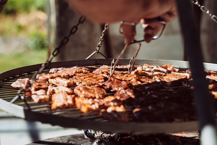 ¿Cómo hacer una barbacoa perfecta con amigos? 6 cosas que no pueden faltar