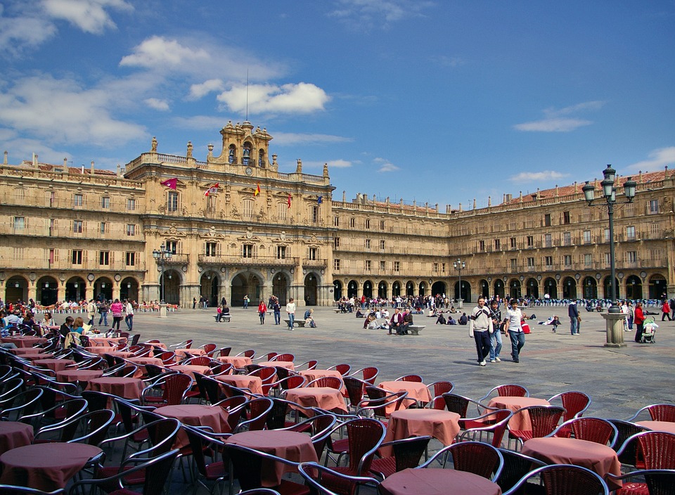 Plazas con encanto de España
