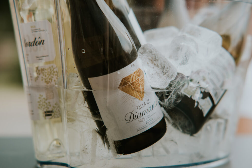 Cómo enfriar una botella de vino a la temperatura ideal