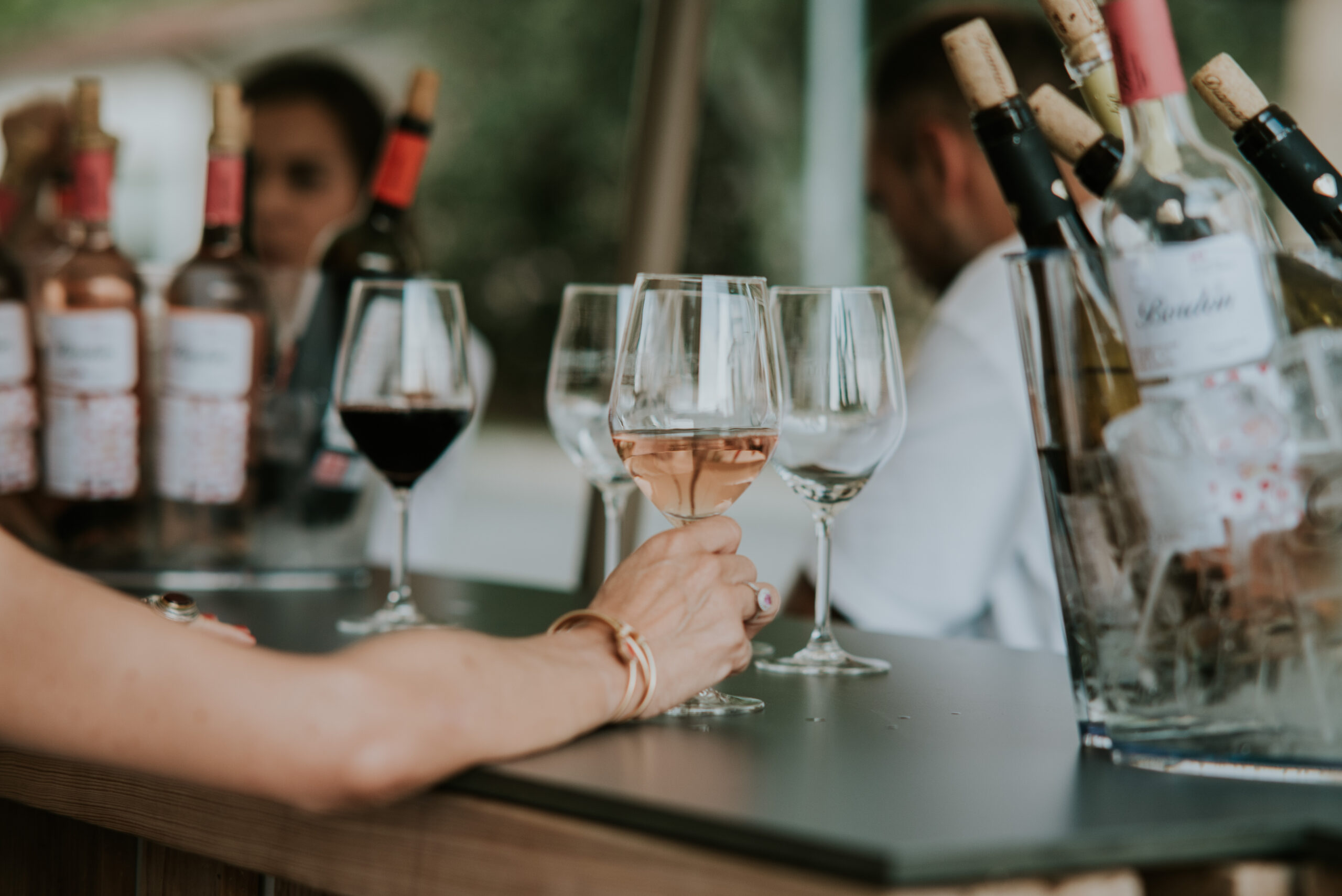 copas rioja bordón rosado Servicio y temperatura del vino en verano en terraza