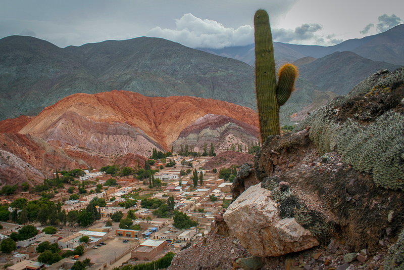 Una ruta por paisajes inesperados y viñedos en el noroeste de Argentina